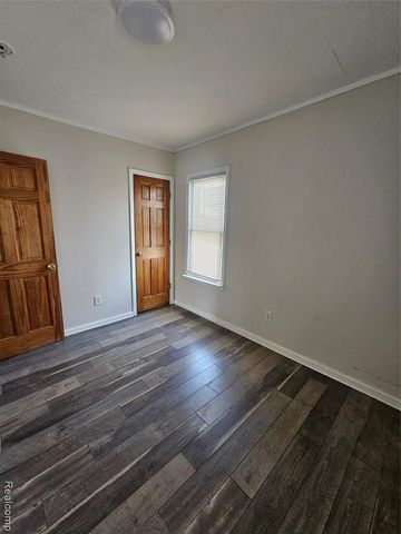 1432 Warwick Avenue, Lincoln Park, MI 48146