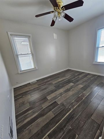 1432 Warwick Avenue, Lincoln Park, MI 48146