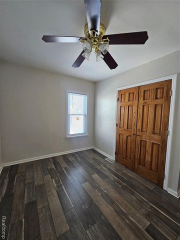 1432 Warwick Avenue, Lincoln Park, MI 48146