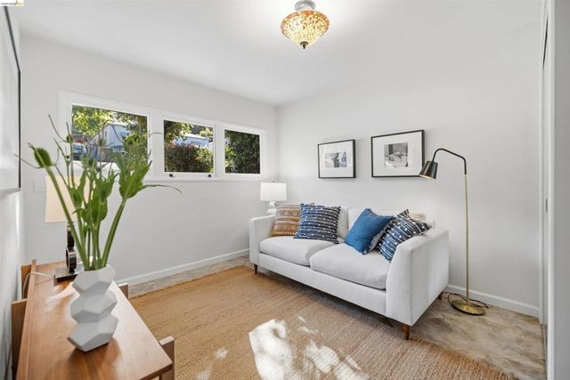 8108 Greenly Dr, Oakland, CA 94605