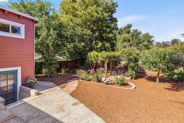 8108 Greenly Dr, Oakland, CA 94605