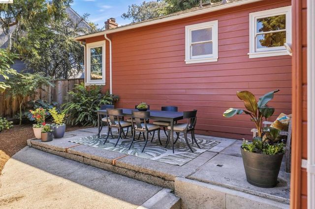 8108 Greenly Dr, Oakland, CA 94605