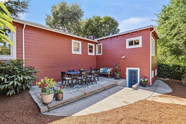 8108 Greenly Dr, Oakland, CA 94605