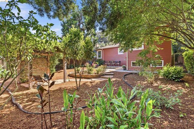 8108 Greenly Dr, Oakland, CA 94605