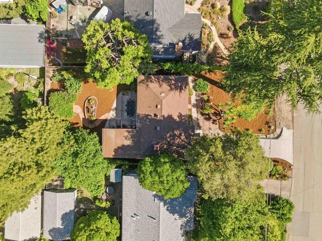 8108 Greenly Dr, Oakland, CA 94605