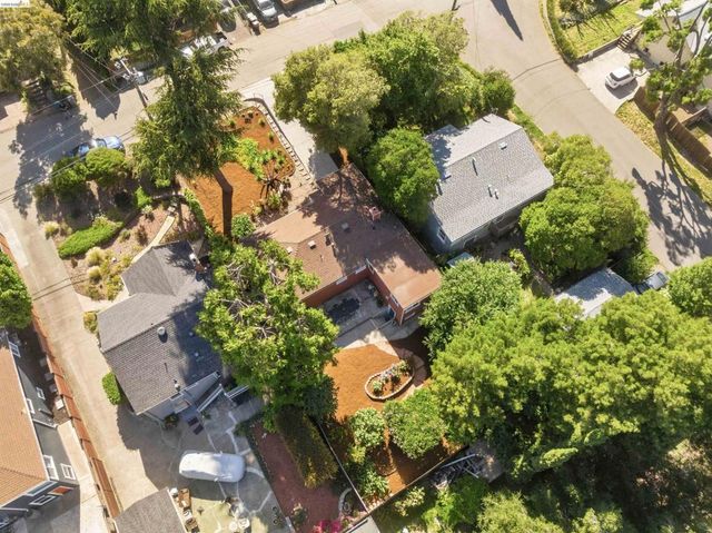 8108 Greenly Dr, Oakland, CA 94605