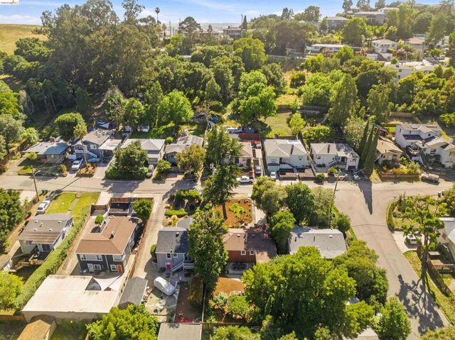 8108 Greenly Dr, Oakland, CA 94605