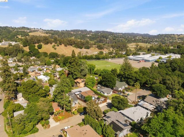 8108 Greenly Dr, Oakland, CA 94605