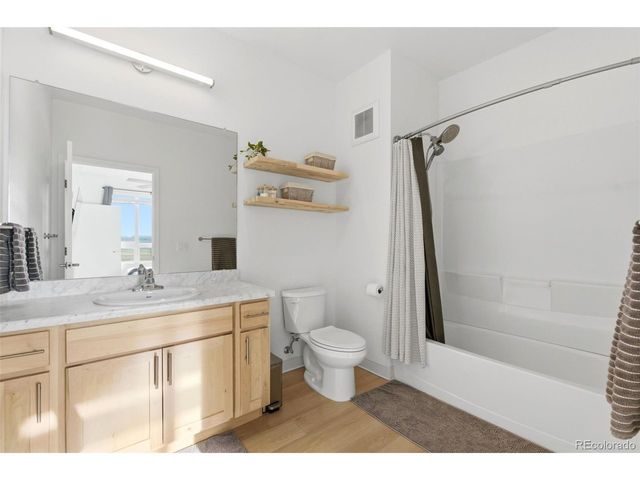 5702 Central Park Blvd 322, Denver, CO 80238