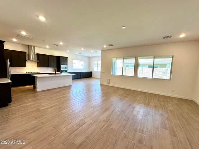 3718 E GOLD MOUNTAIN Avenue, San Tan Valley, AZ 85143
