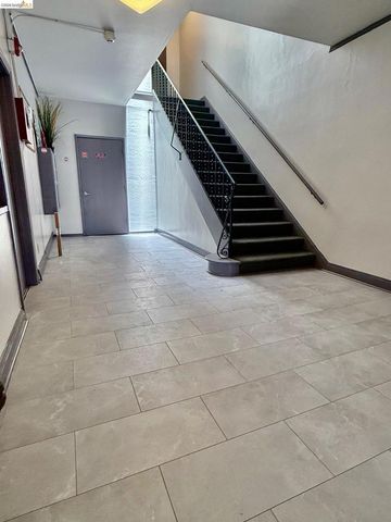 2240 MacArthur Blvd, Oakland, CA 94602