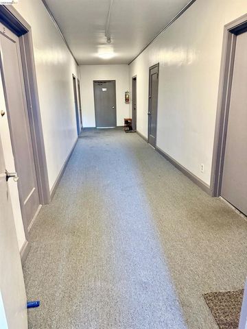 2240 MacArthur Blvd, Oakland, CA 94602