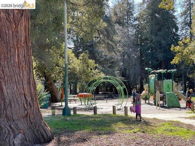 2240 MacArthur Blvd, Oakland, CA 94602