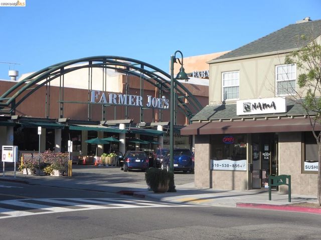 2240 MacArthur Blvd, Oakland, CA 94602