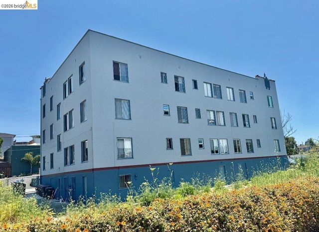 2240 MacArthur Blvd, Oakland, CA 94602