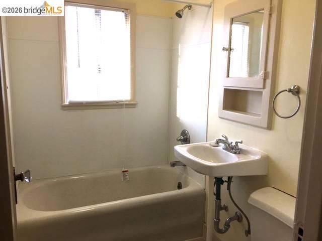 2240 MacArthur Blvd, Oakland, CA 94602