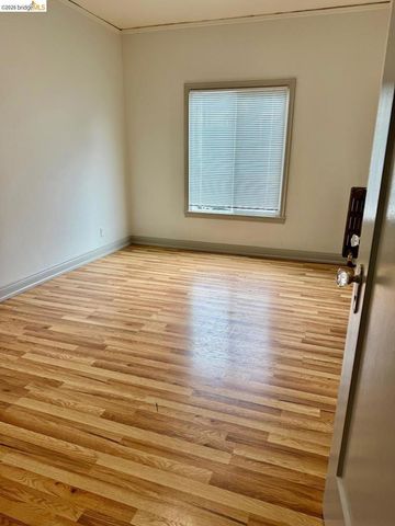 2240 MacArthur Blvd, Oakland, CA 94602