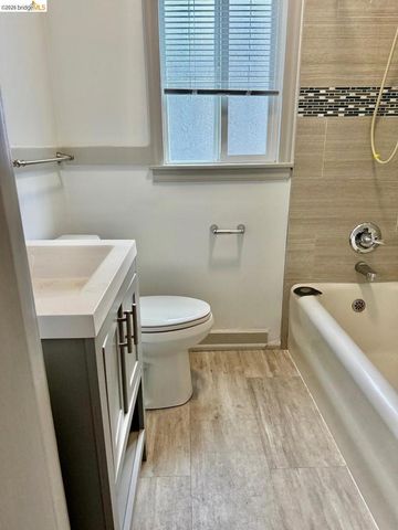 2240 MacArthur Blvd, Oakland, CA 94602