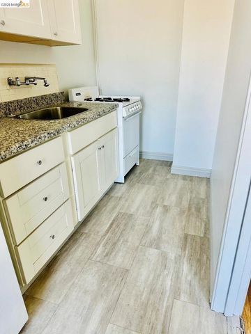 2240 MacArthur Blvd, Oakland, CA 94602