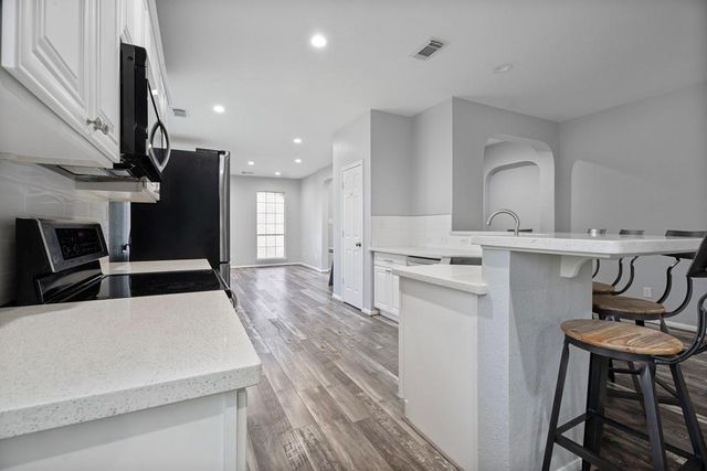 421 Livingstone Lane, League City, TX 77573