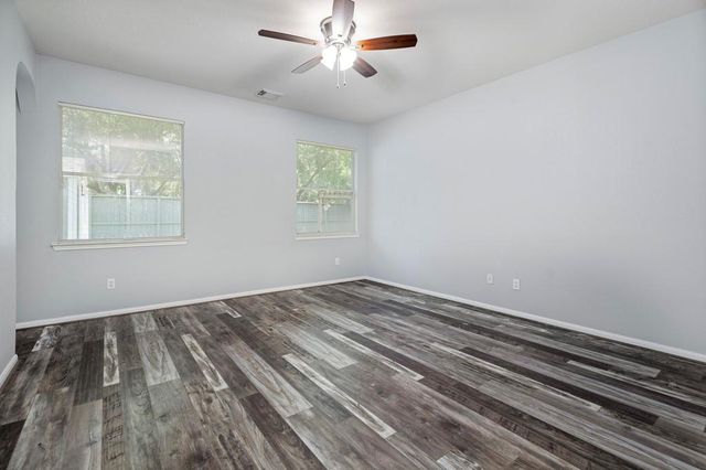 421 Livingstone Lane, League City, TX 77573