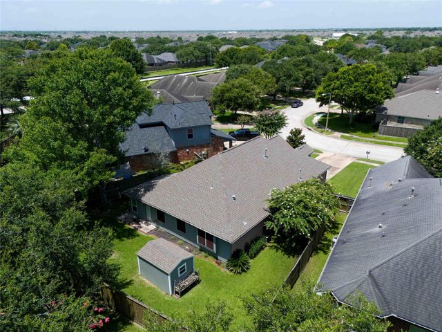 421 Livingstone Lane, League City, TX 77573