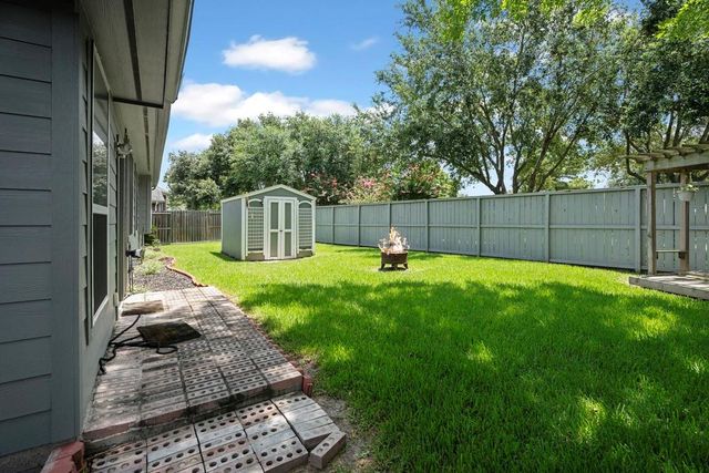 421 Livingstone Lane, League City, TX 77573