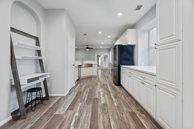 421 Livingstone Lane, League City, TX 77573