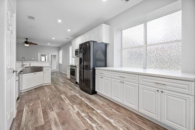 421 Livingstone Lane, League City, TX 77573