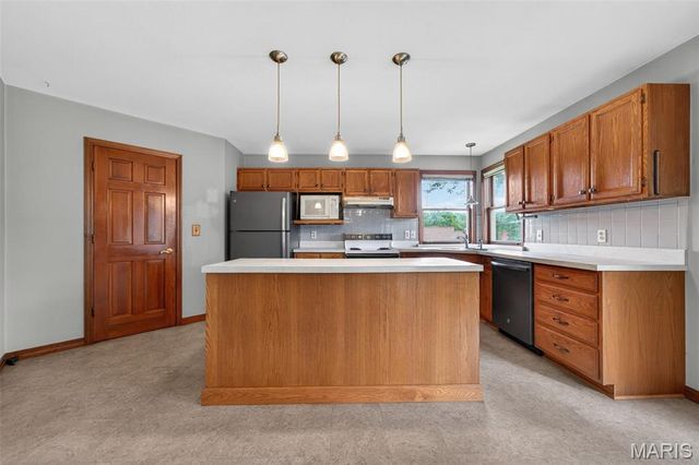 412 Pandora Court, St Peters, MO 63376