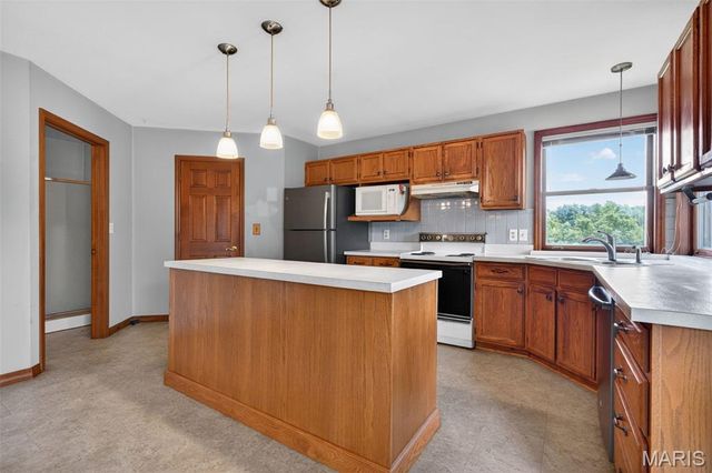 412 Pandora Court, St Peters, MO 63376