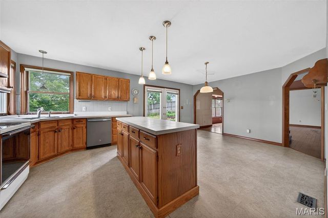 412 Pandora Court, St Peters, MO 63376