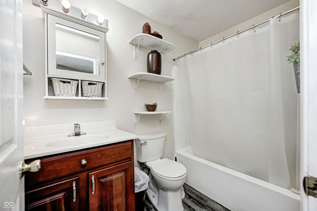 852 Yellowwood Drive, Greenwood, IN 46143