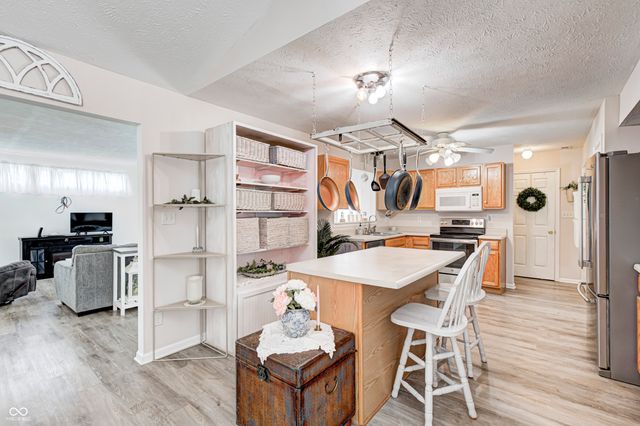 852 Yellowwood Drive, Greenwood, IN 46143