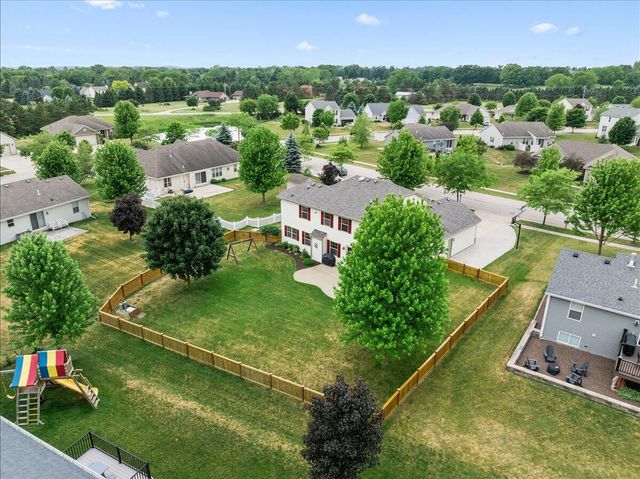 550 Lambert DRIVE, Slinger, WI 53086