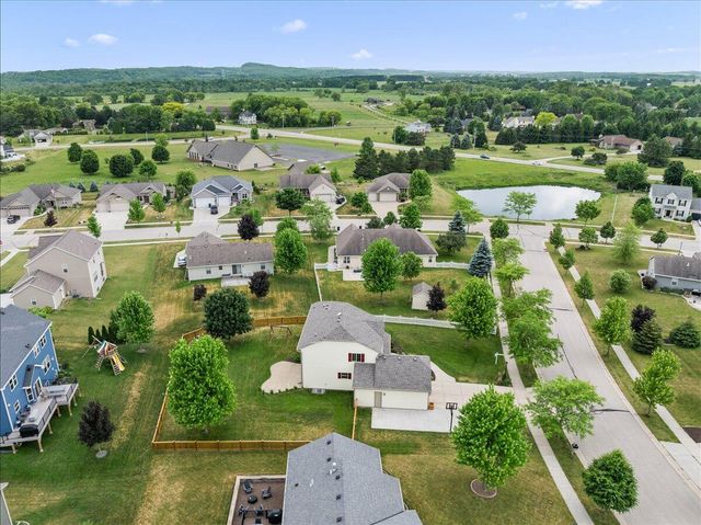 550 Lambert DRIVE, Slinger, WI 53086
