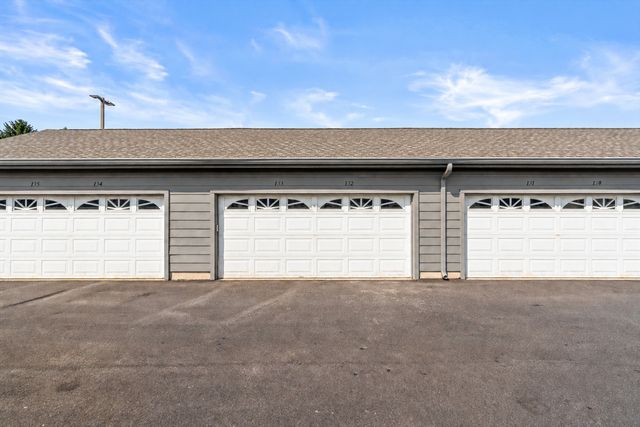 39 Foxcroft Road 203, Naperville, IL 60565