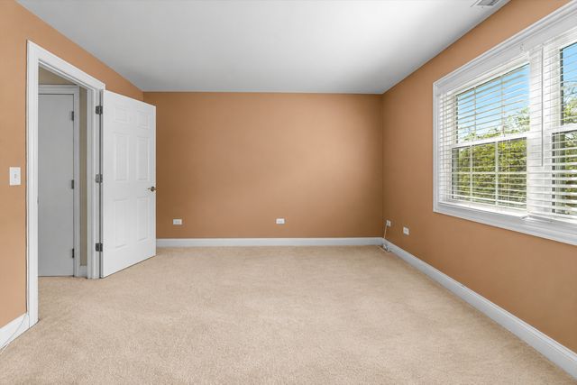 39 Foxcroft Road 203, Naperville, IL 60565
