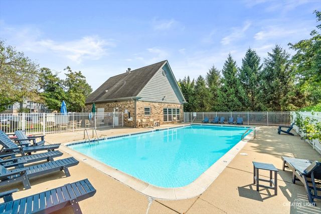 39 Foxcroft Road 203, Naperville, IL 60565