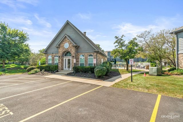 39 Foxcroft Road 203, Naperville, IL 60565