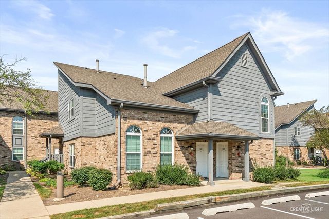 39 Foxcroft Road 203, Naperville, IL 60565