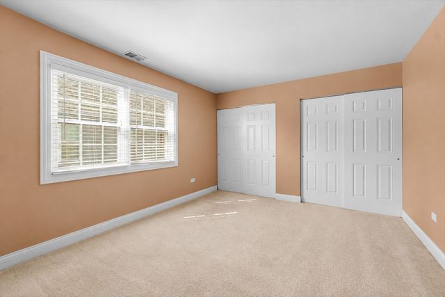 39 Foxcroft Road 203, Naperville, IL 60565