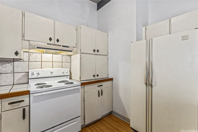 1427 Puanakau Street, Honolulu, HI 96818