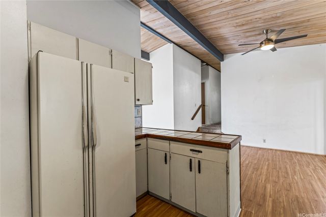 1427 Puanakau Street, Honolulu, HI 96818