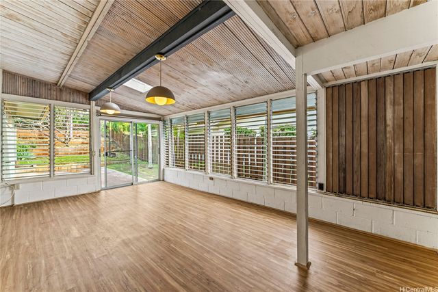 1427 Puanakau Street, Honolulu, HI 96818