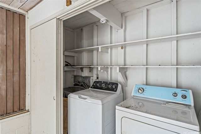 1427 Puanakau Street, Honolulu, HI 96818