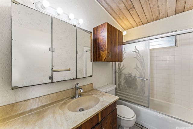 1427 Puanakau Street, Honolulu, HI 96818