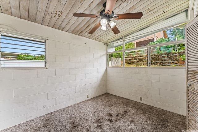 1427 Puanakau Street, Honolulu, HI 96818