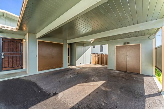 1427 Puanakau Street, Honolulu, HI 96818