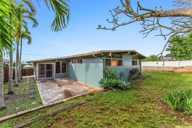 1427 Puanakau Street, Honolulu, HI 96818